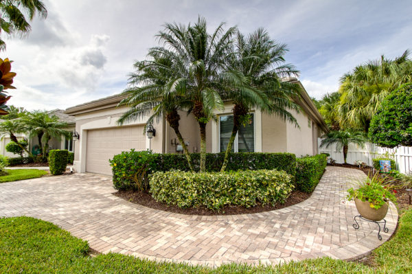 Updated 2BR 2BA Pool Home For Sale by Lakewood Ranch