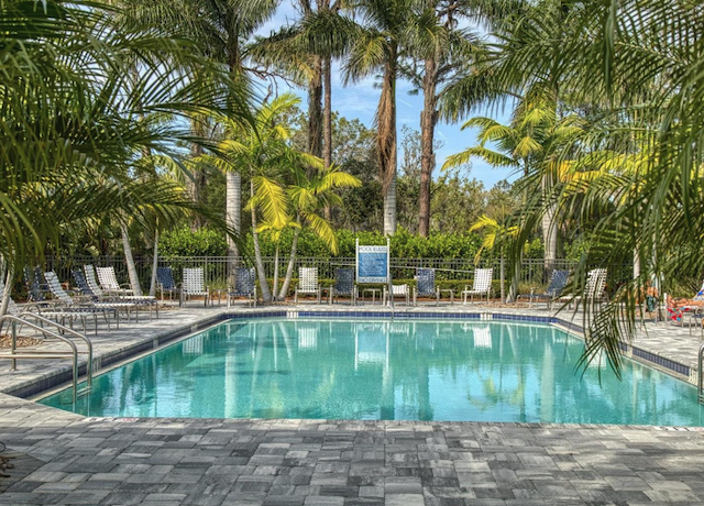 Neighborhoods with small amenities in Lakewood ranch