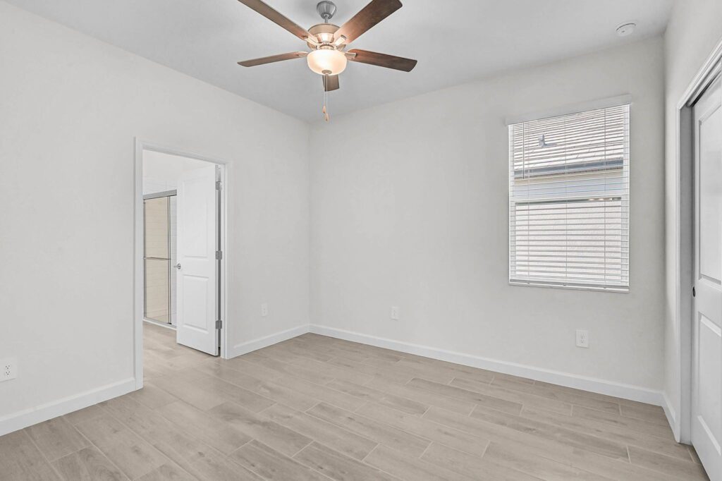 Hall Bath 11923 Lilac Pearl Lane, Parrish